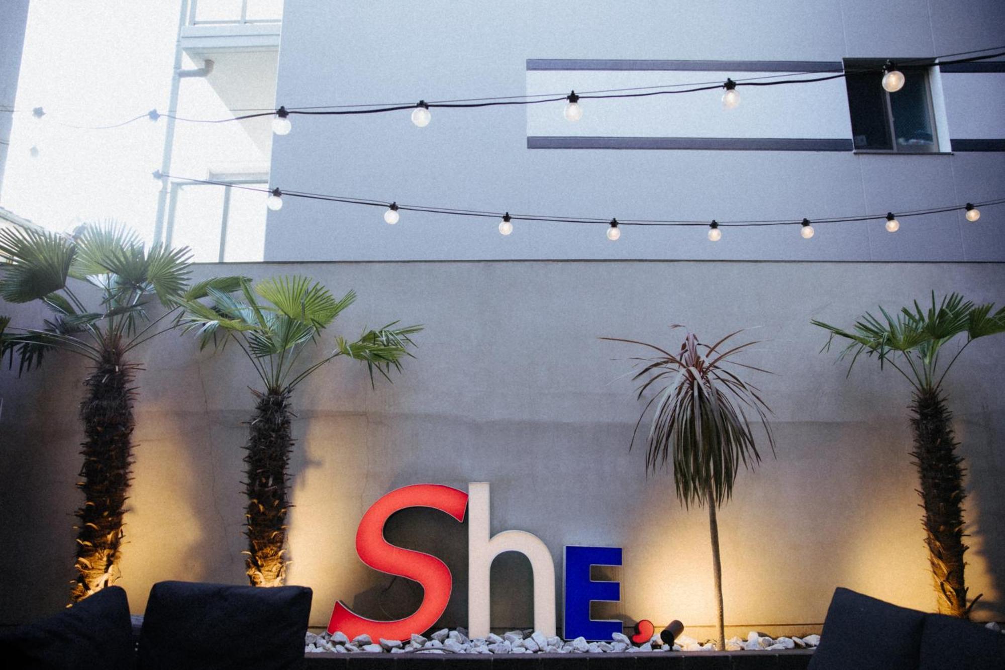 Hotel She, Osaka Luaran gambar